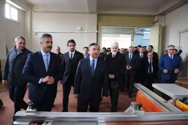 Bakan Yılmaz'dan Öğrenciye İş Güvenliği Uyarısı