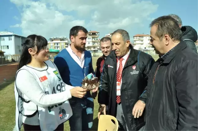 Futbol Sahasında Doğum Günü