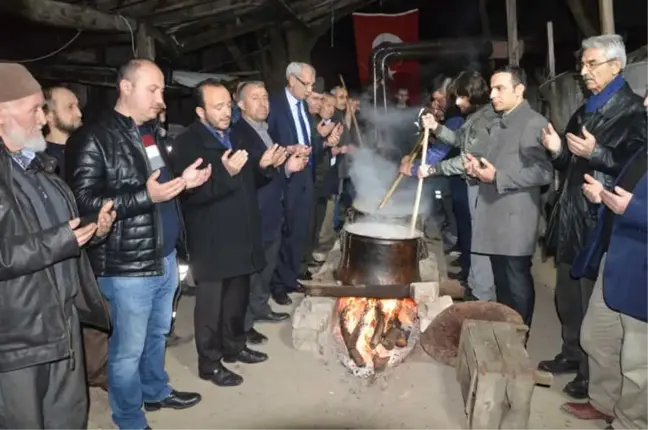 Sakarya'da Köylüler Afrinde Görev Yapan Mehmetçiğe Uğut Tatlısı Hazırlıyor