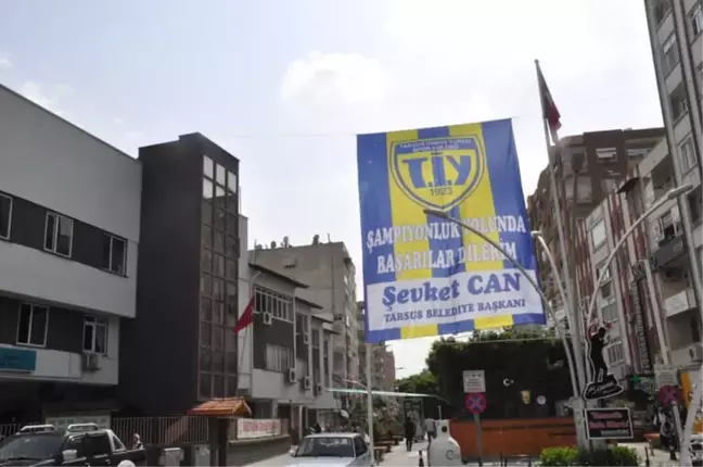Başkan Can, İlçeyi Tarsus İdman Yurdu Bayraklarıyla Donattı