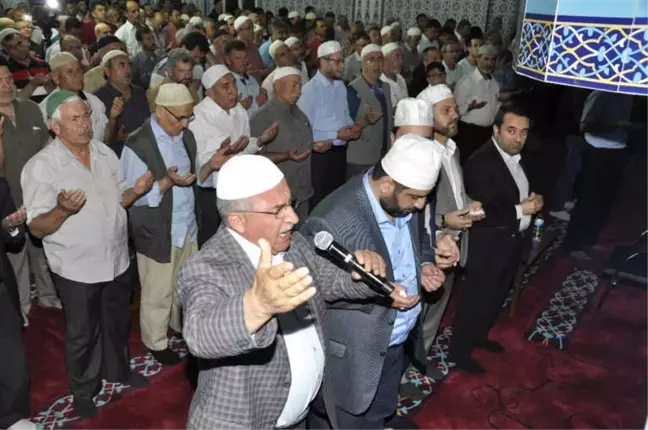 Balıkesir'de Berat Kandili'nde Camiler Doldu Taştı