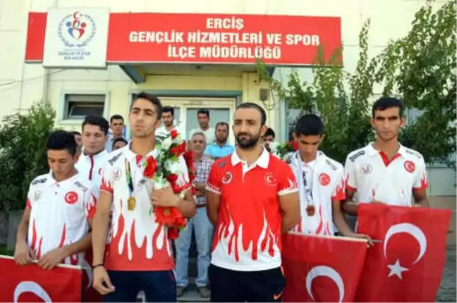 Dünya Şampiyonu Sporcu, Erciş'te Coşkuyla Karşılandı
