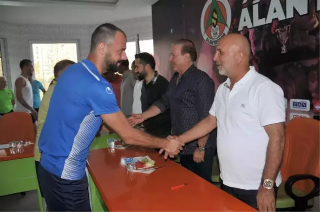 Alanyaspor'da Bayramlaşma Töreni Yapıldı