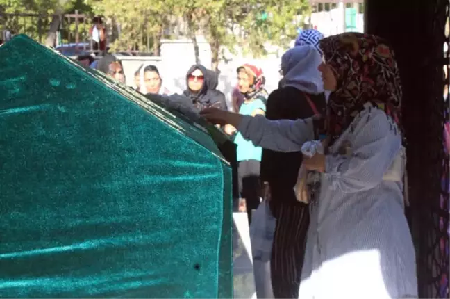 Sakarya'daki Feci Kazada Ölenler Son Yolculuklarına Uğurlandı