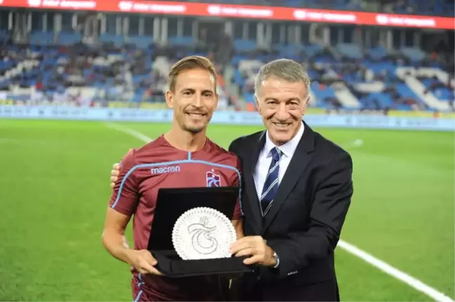 Ağaoğlu, Onur ve Pereira'ya Plaket Verdi