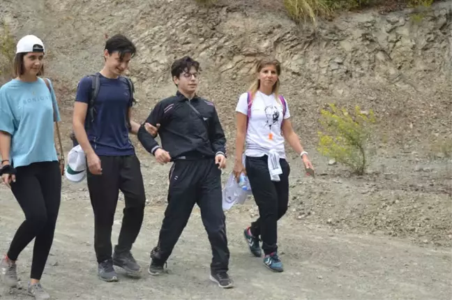 Hatay'da Öğrencilerden Doğa Yürüyüşü