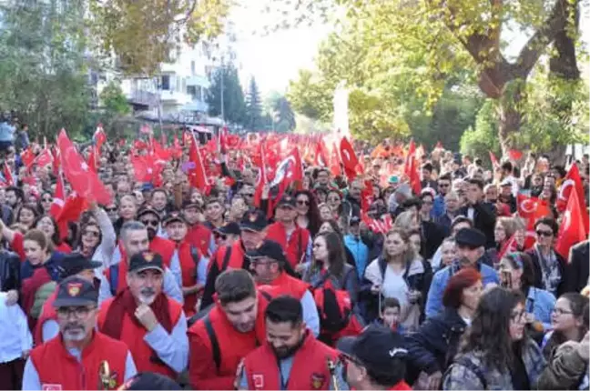 Eskişehir'de Cumhuriyet Yürüyüşü