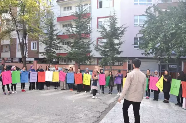 Öğretim Görevlisine Sürpriz Doğum Günü