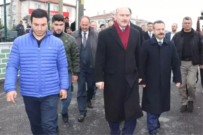 Bakan Soylu'dan, Öldürülen Karacan'ın Ailesine Taziye Ziyareti