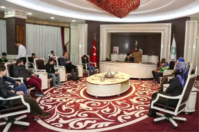 Kimsesiz Çocuklar Başkan Toru'yu Ziyaret Etti