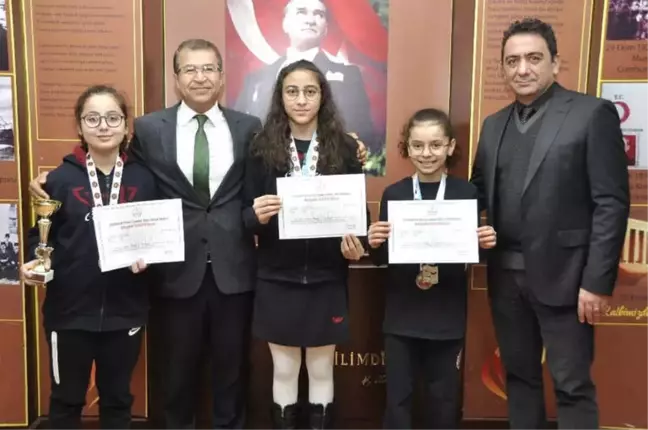 Gkv'li Sporculara Yüzme ve Satrançta Üç Altın Madalya