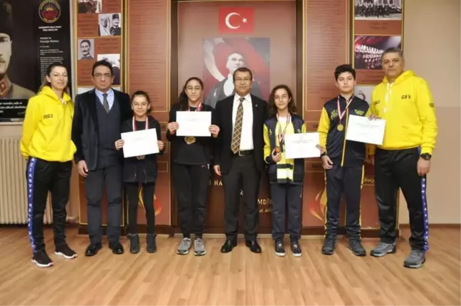 Gkv'de Başarılı Okçu ve Yüzücüler Ödüllendirildi