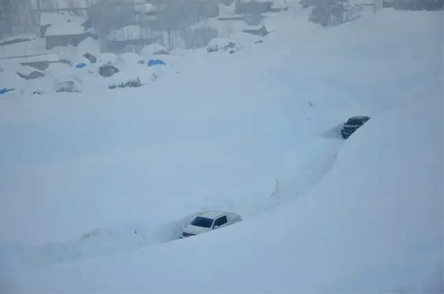 Kaymakam Kendüzler'in İnceleme Yaptığı Bölgenin 30 Metre İlerisinde Çığ Düştü