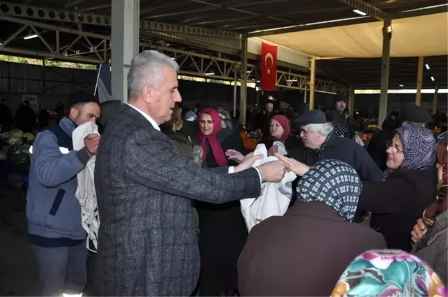 Başkan Karataş Vatandaşlara Bez Torba Dağıttı