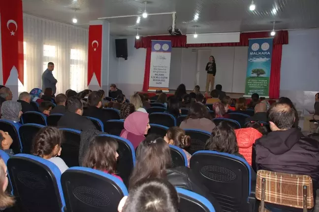 İstiklal Marşı'nı En Güzel Okumak İçin Yarıştılar