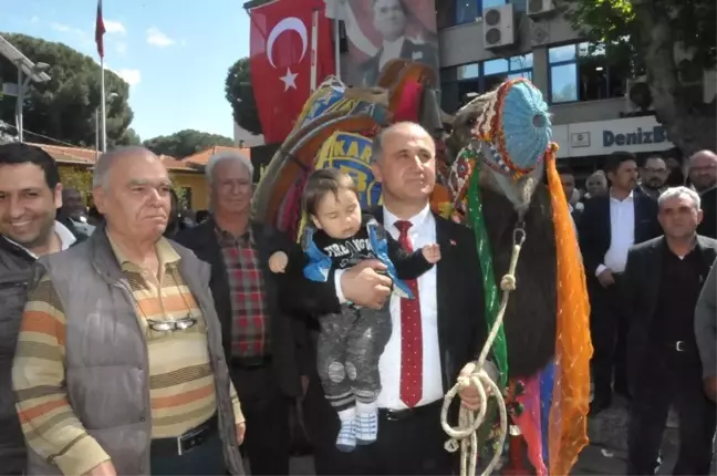 Yeni Seçilen Başkan, Belediye'deki Makamına Devesi ile Geldi