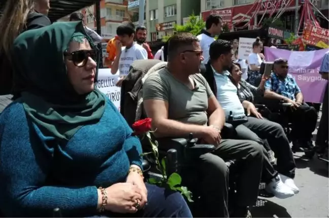 Diyarbakır'da Engelliler 'Engel Olma Destek Ol' Sloganıyla Yürüdü
