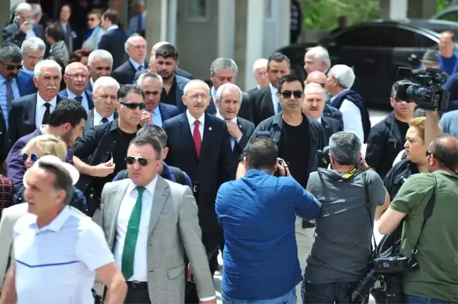 Anayasa Mahkemesi Onursal Başkanı Özden'in Eşi Sol Yolculuğuna Uğurlanıyor