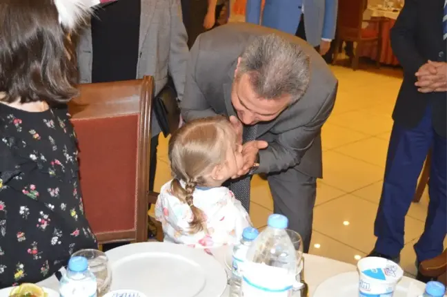 Ağrı'da koruyucu aileler için iftar programı düzenlendi
