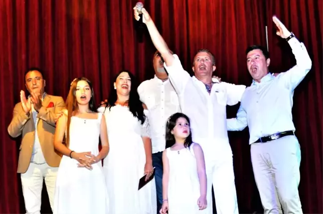 Ünlü sunucu Bodrum'da dünya evine girdi