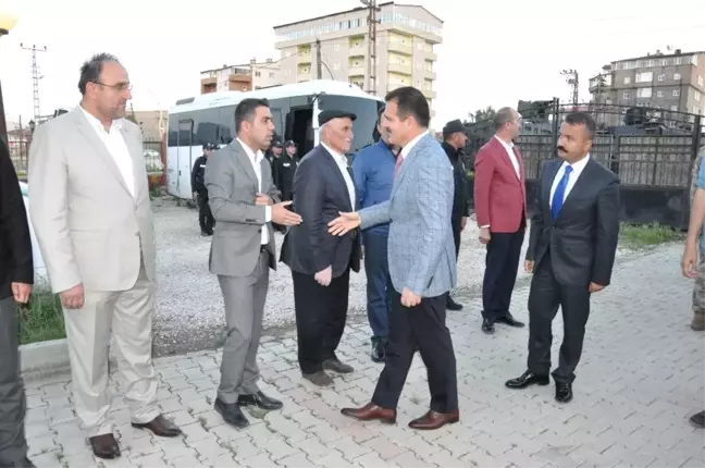Vali Akbıyık, Yüksekova'da iftar programına katıldı