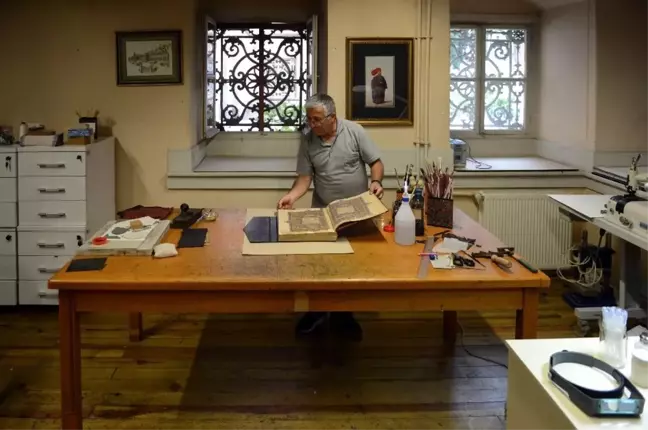 (Özel) 455 senelik tarihi Kuran-ı Kerim kuyumcu hassasiyetiyle restore edildi