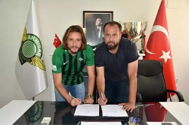Akhisarspor'da taha imzayı attı