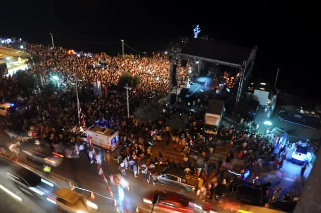 Kuşadası'nda Murat Dalkılıç konseri