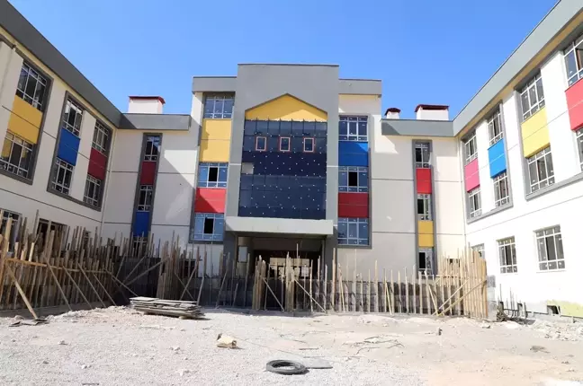Cizre'de 8 okulun inşası sürüyor