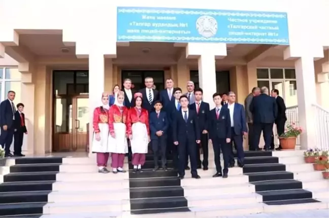 Almatı Başkonsolosu, 1 Nolu Özel Talgar Lisesi'ni ziyaret etti