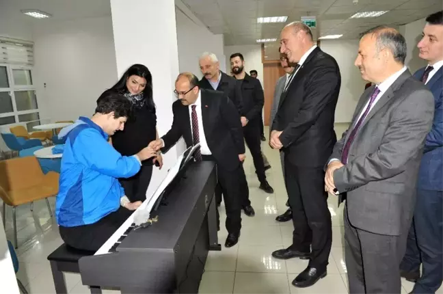 Otistik genç, azmi ve başardıkları ile herkese örnek oluyor