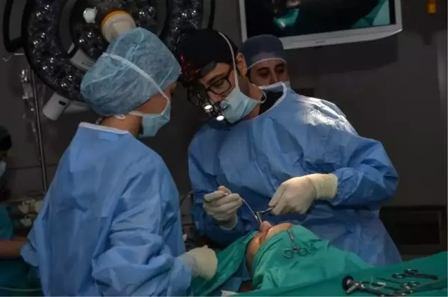 Türk doktor ameliyat etti, 350 yabancı doktor izledi