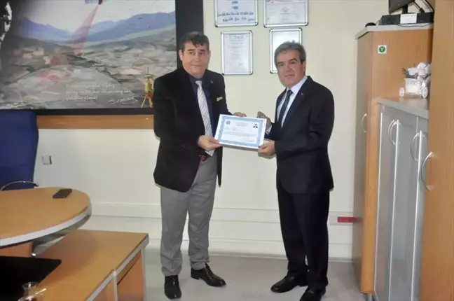 Tapu personeline başarı belgesi verildi