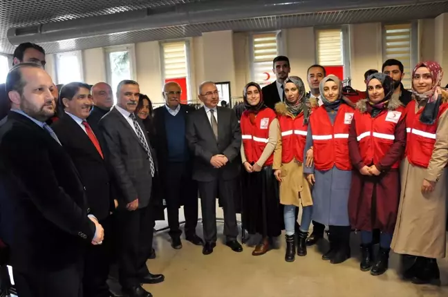 Üniversiteli öğrencilerin yüzünü