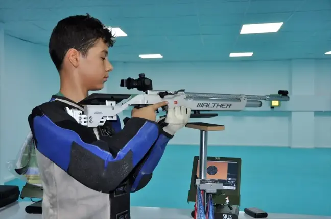 Rekortmen minik atıcının hedefi milli takım
