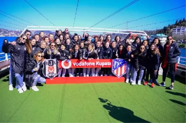 Kadın futbolculardan