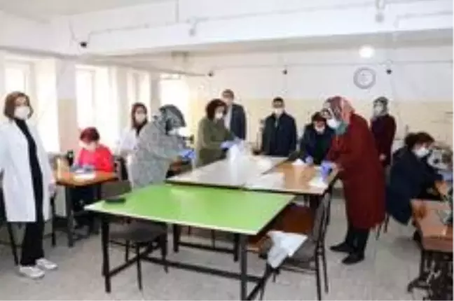 Halk Eğitim Merkezi maske üretimine başladı