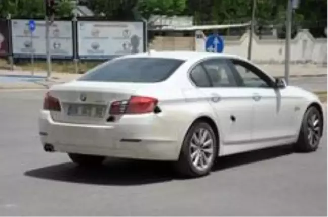 Lüks araç seyir halindeyken kurşun yağmuruna tutuldu