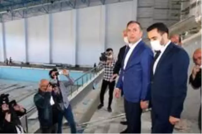 Spor tesislerini inceleyen AK Parti Çorum Milletvekili Ahmet Sami Ceylan;