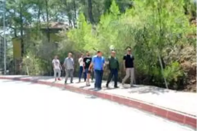 Vatandaşın geçmeye korktuğu yol yeniden yapılıyor