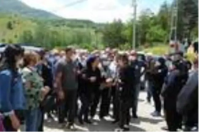 Son Dakika: Fransa'da havuzda ölü bulunan anne ve 2 çocuğu Tunceli'de toprağa verildi