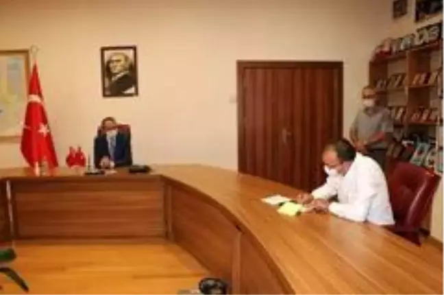 Sultanbeyli Kaymakamı Metin Kubilay Türk Kızılay'ına vekaletle kurban bağışında bulundu