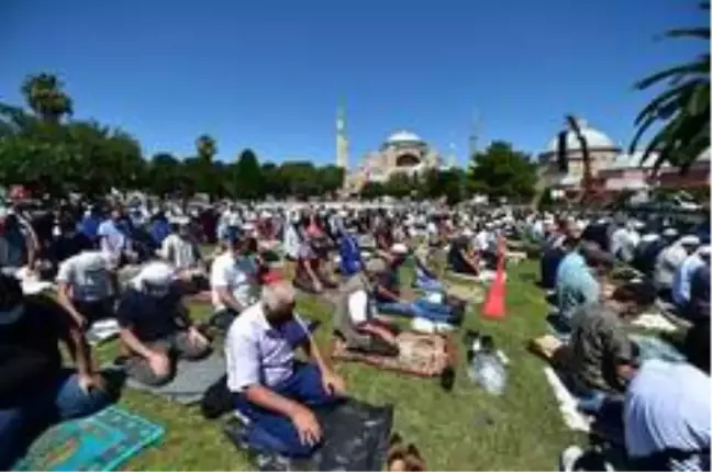 Vatandaşlar Ayasofya'ya akın etti