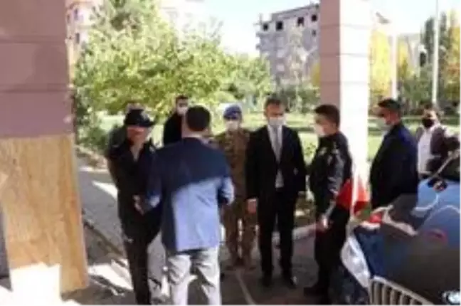 Vali Çağatay'dan Hizan Kaymakamı Yelek'e