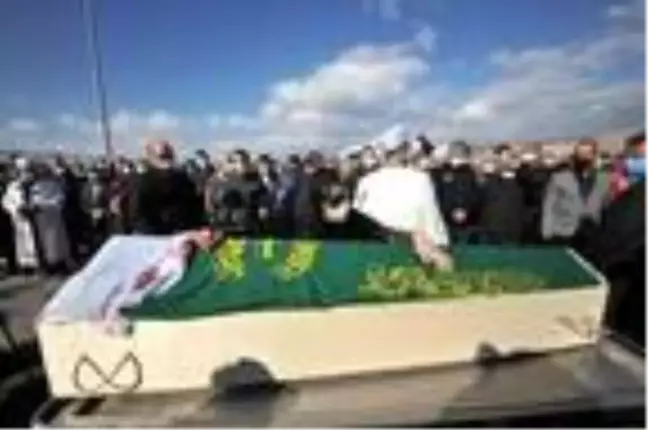 91 saat sonra kurtarılan Ayda'nın annesi Fidan Gezgin, toprağa verildi (2)- Yeniden