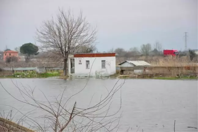 Sağanak yağış sonrası, Gediz Ovası sular altında kaldı