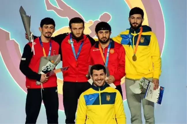 Milli güreşçiler Ukrayna'dan 4 madalya ile dönüyor