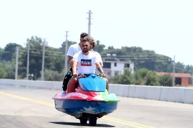 Antalyalı çılgın işadamı, bu kez modifiye ettiği jet ski ile karada hız yaptı