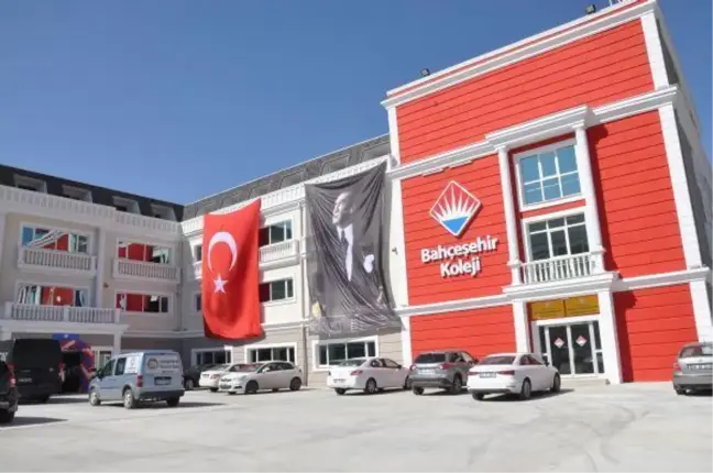 Bahçeşehir Koleji bölüm başkanları AYT sorularını yorumladı