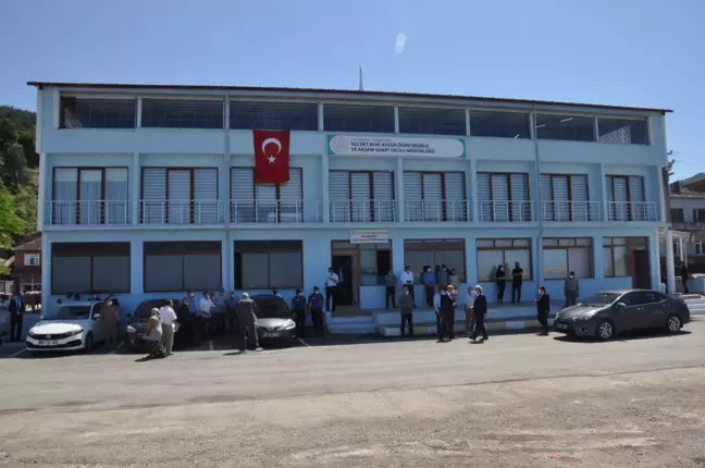 Doğanyurt'ta Necdet Ruhi Aygün Öğretmenevi ve Akşam Sanat Okulu ile Halk Kütüphanesi açıldı
